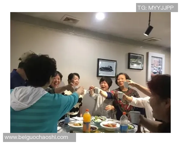 足球明星欢聚一堂碰杯庆祝精彩瞬间高清视频回顾 足球明星欢聚一堂碰杯庆祝精彩瞬间高清视频回顾